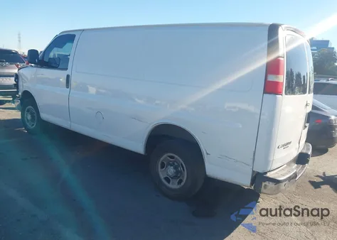 2013 Chevrolet Express 2500 Work Van z USA, uszkodzony, nr VIN 1GCWGGCA1D1134552